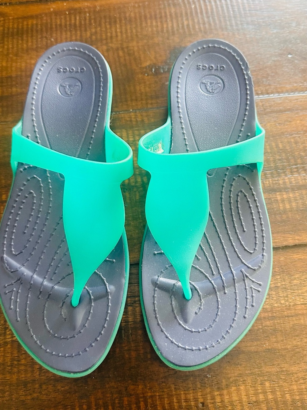 CROCS Women’s Teal and Dark Gray Thong Sandals- New